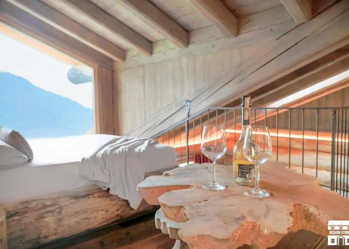 ベッド・アンド・ブレックファスト Antico Legno By Design Sueglio